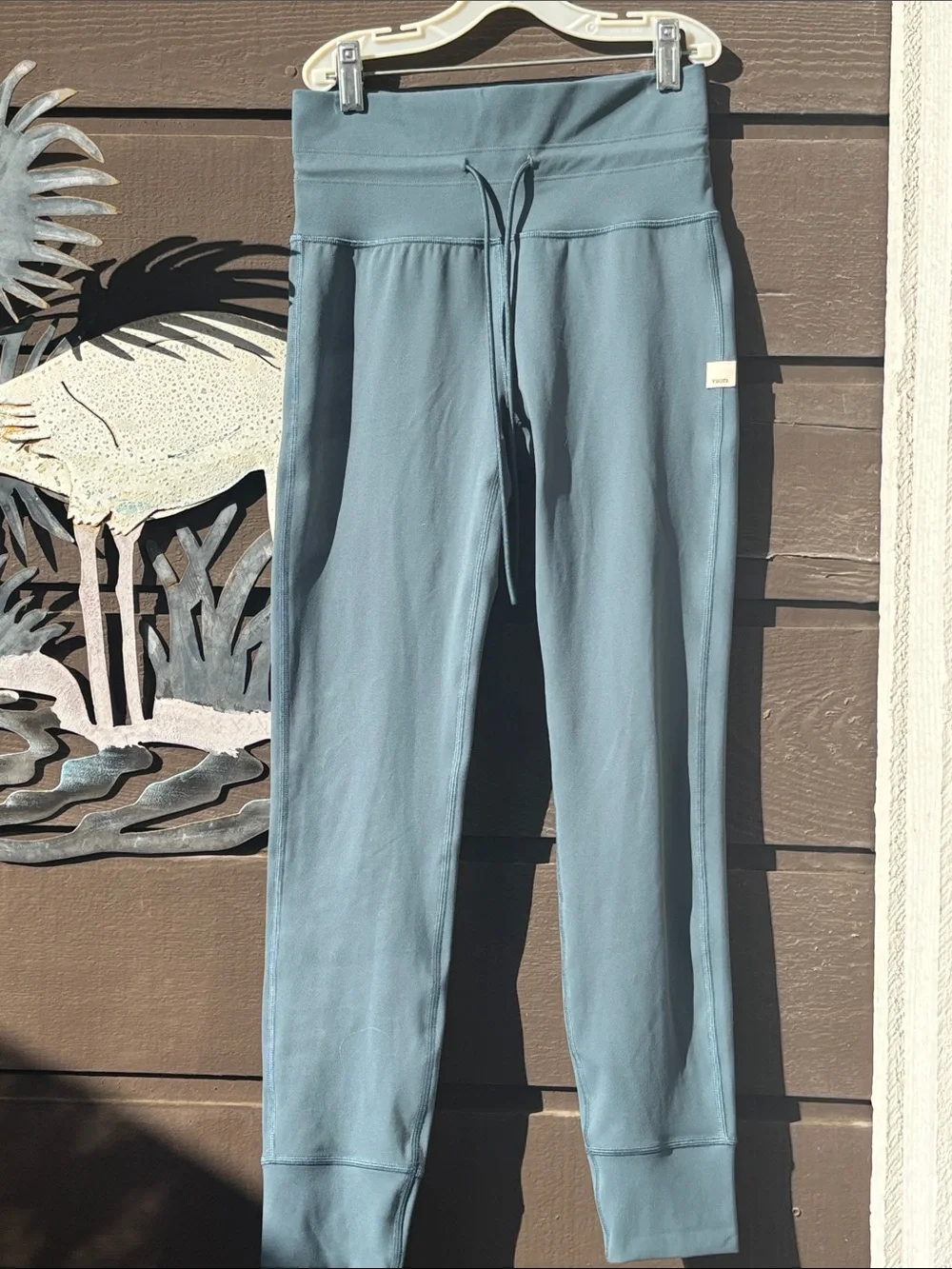 🆕Vuori  Daily Elevate Leggings in Blue - Picture 2 of 7
